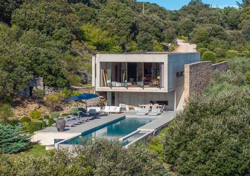 déploie 200 m² sur 7 000 m² paysagés.
