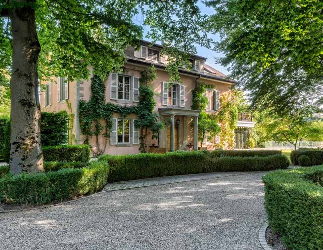 Veronica Esposito +41 76 466 03 88 338 m², situé dans une copropriété au calme absolu, bénéficie d'un parc de veronica.