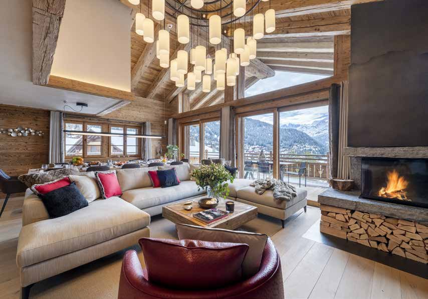 5 chambres en suite et un séjour avec cheminée.